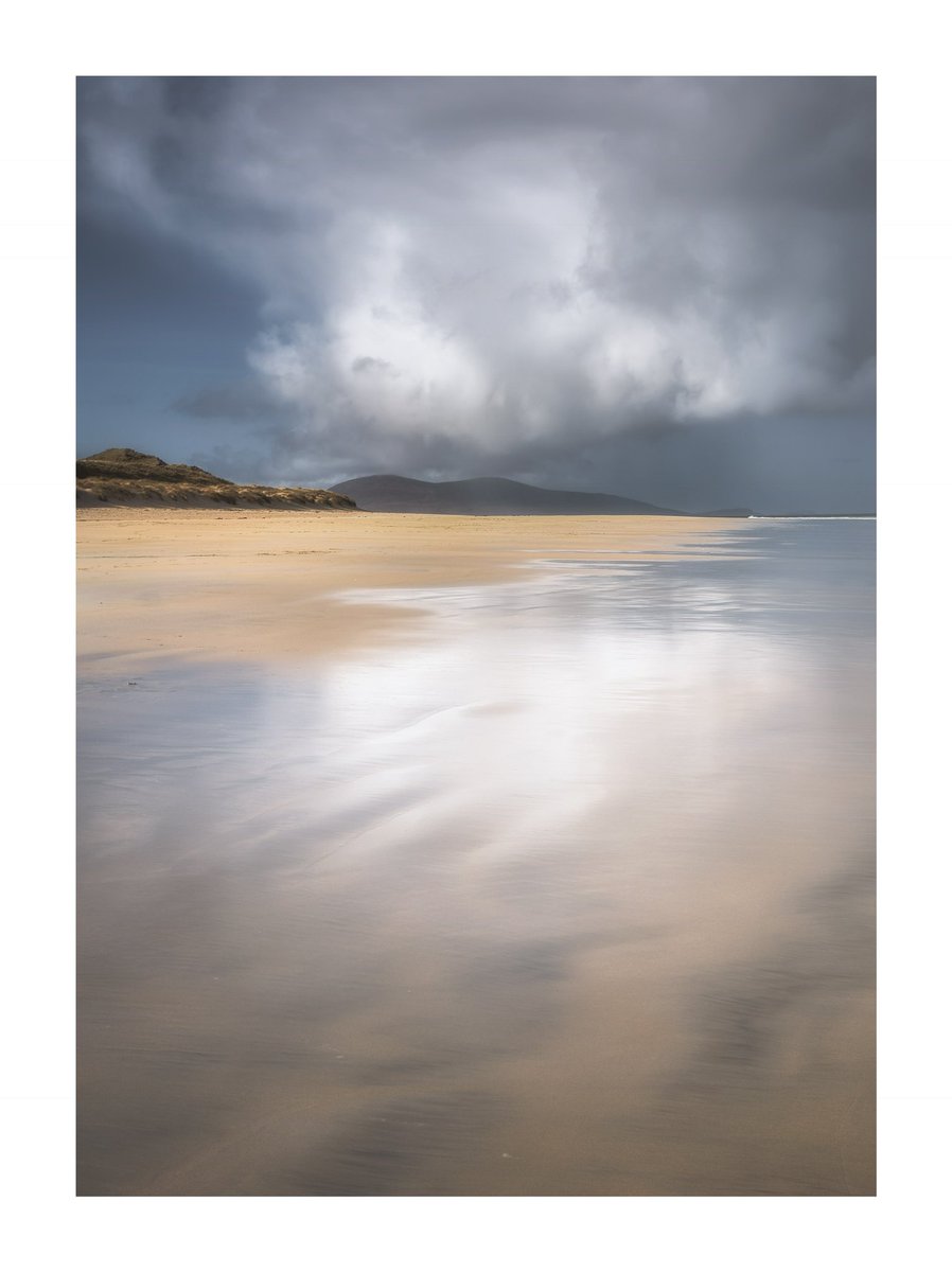 VerityMilligan's tweet photo. Heck. I made it to Day 50 of my futile one-woman crusade to keep real images popping up on your feed rather than AI…

Best pick an image I really like then 😅 How about one of the first images I ever took of Luskentyre. The moment I really fell in love with the Outer Hebrides. https://t.co/Kb7LOLECxC