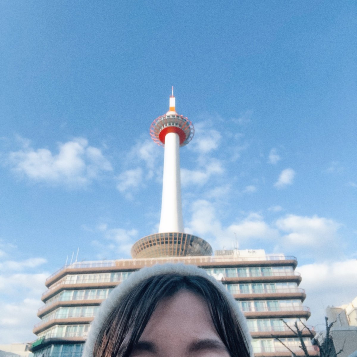 ちょっとだけ年寄りじみたことを言うけども、帽子をかぶってると首が凝るわよねぇ〜