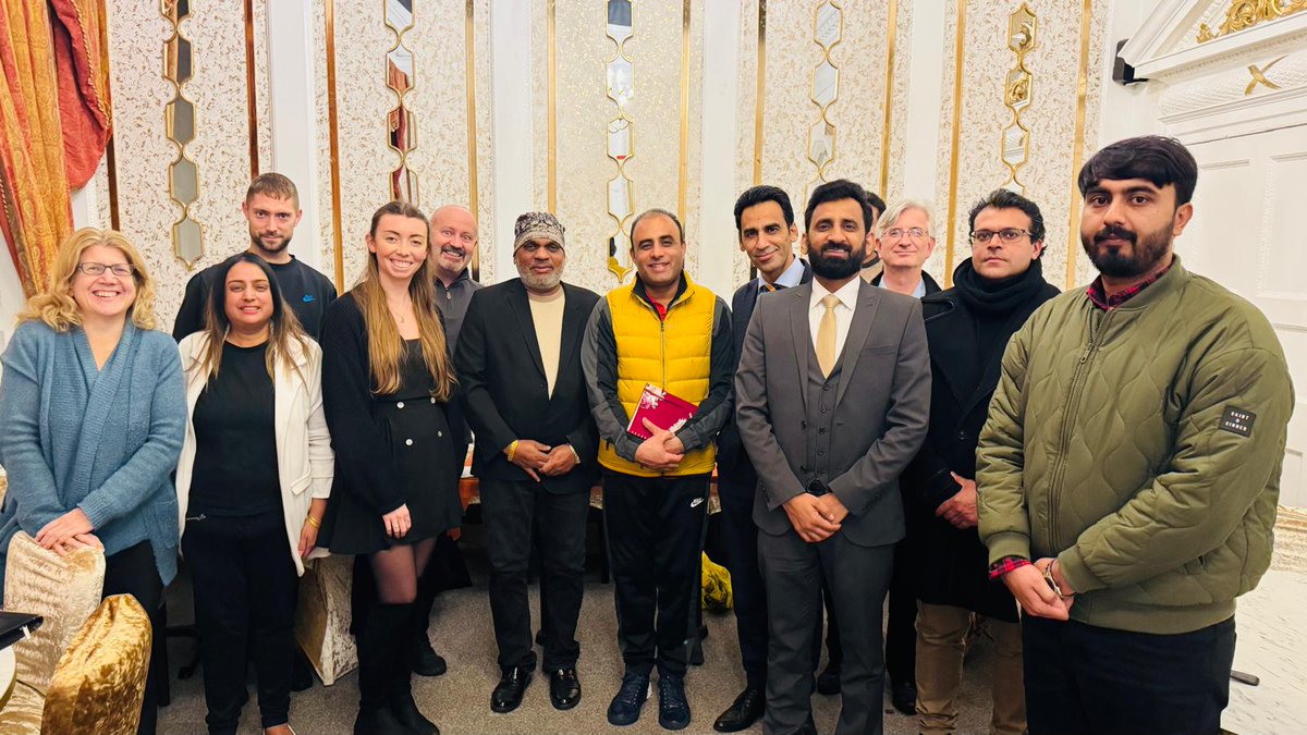 Great to spend yesterday evening with <a href="/SloughLibDems/">Slough Lib Dems 🔶 🇺🇦</a> at their AGM, reflecting on successful Lib Dem election campaigns this year! Lovely to see some new faces joining the local party with enthusiasm to get more involved and stand in future elections 🔶