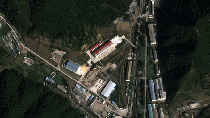 historiente's tweet photo. 🇰🇵🇷🇺 | Imágenes satelitales revelan la expansión masiva de una planta de misiles en Corea del Norte. Se sospecha que produce los KN-23 enviados a Rusia para su guerra en Ucrania. La cooperación militar entre ambos países crece.
#CoreaDelNorte #Rusia #Ucrania #KN23 #Russia #Ukraine #NorthKorea