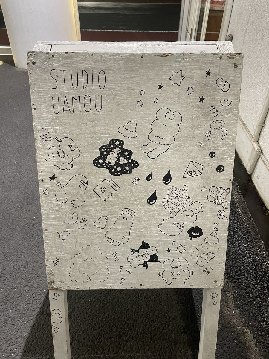 fgnuts_'s tweet photo. 東京旅行にて、ずーーーっと行ってみたかったSTUDIO UAMOUさんにお邪魔することが出来ました！電車の遅延等で閉店ギリギリだったけど、行けてよかった💦
とっても可愛い空間でもっと居たかった…
ガチャガチャはどっちもお目当てが出てラッキーでした☺️ミニ傘は一目惚れで購入☂️
また行くぞ✈️ https://t.co/OibTIT6k1c