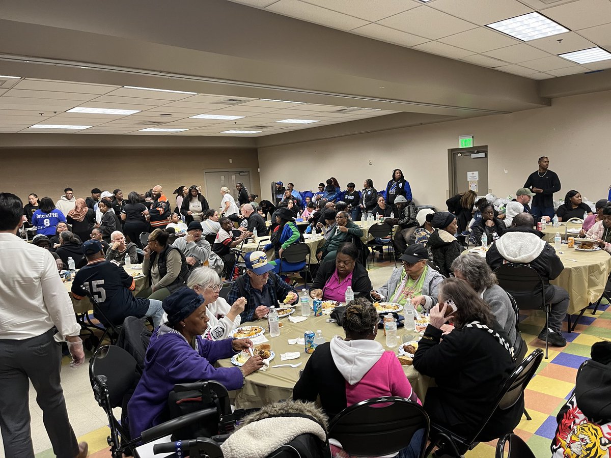 AaronDFordNV's tweet photo. Enjoyed attending the 3rd Annual Blessed Giving Community Dinner &amp; Giveaway. Great seeing @SenJackyRosen, @Berkley4Mayor, @RepHorsford, @RubenKihuen and so many others there to serve others. Thanks @MinisterStretch and Commissioner @WillMcCurdyII for organizing this! https://t.co/KZt8bTtGNV