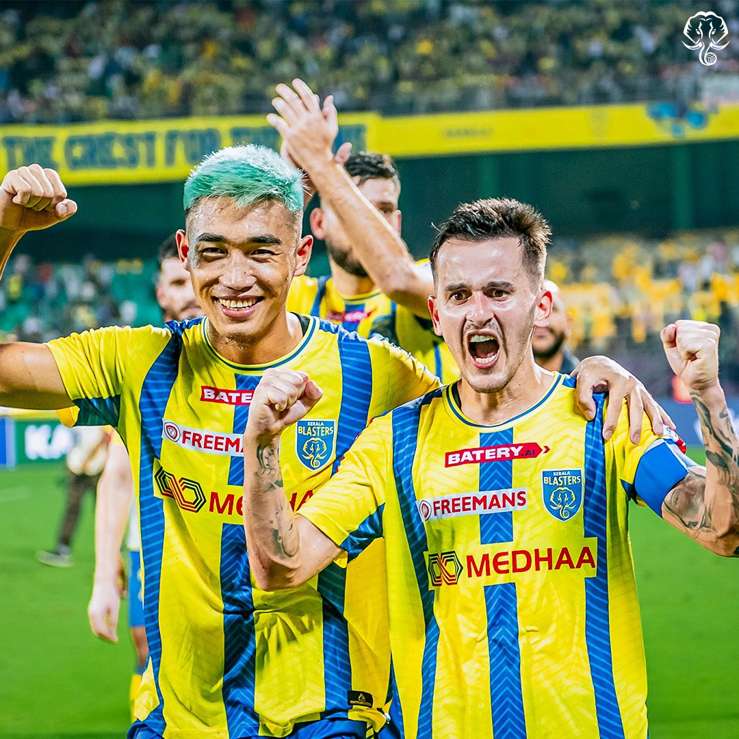 KeralaBlasters's tweet image. ഒരു ഹൃദയം, ഒരേ വികാരം, ബ്ലാസ്റ്റേഴ്‌സ്! 🫂🫶

#KBFCFC #KeralaBlasters #KBFC
