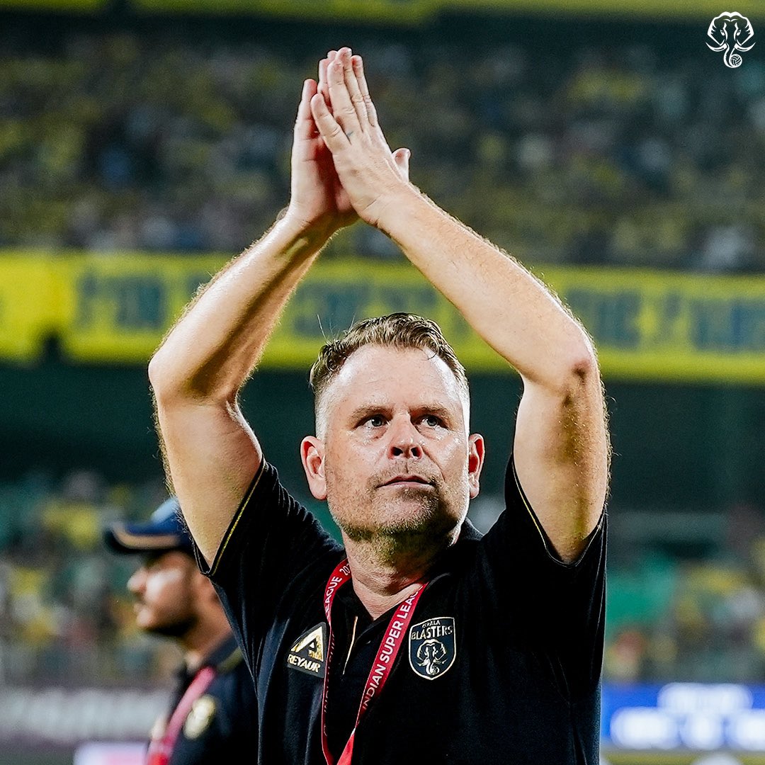 KeralaBlasters's tweet image. ഒരു ഹൃദയം, ഒരേ വികാരം, ബ്ലാസ്റ്റേഴ്‌സ്! 🫂🫶

#KBFCFC #KeralaBlasters #KBFC