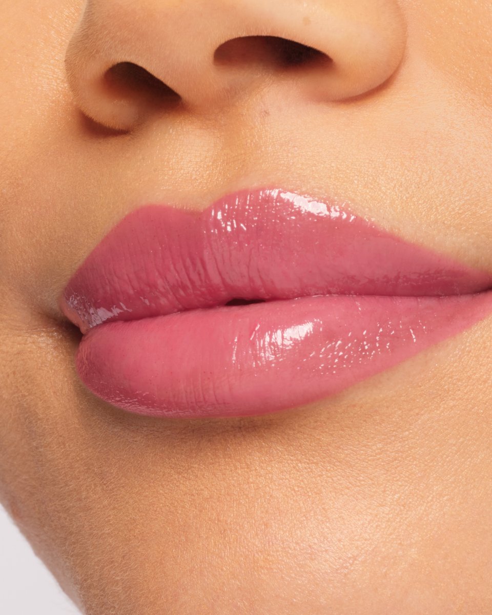 REVLONMexico's tweet photo. Gracias a ti, somos el labial más viral de TikTok. ¿Qué esperas para tenerlo? Se llama Revlon Super Lustrous Glass Shine💄✨
#RevlonMexico #Labial #SuperLustrousGlassShine #Viral https://t.co/ddKAAXcplr
