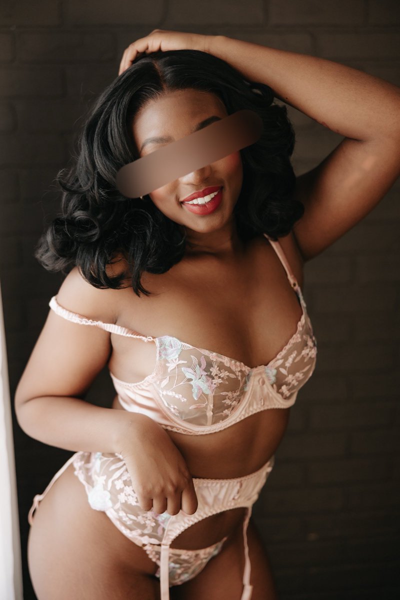 It’s almost my birthday! 🎀 In just a week the best day of the year will be here! 

I’ve updated my Amazon &amp; Throne wishlists

💌 SorayaSnow@protonmail.com for gift cards