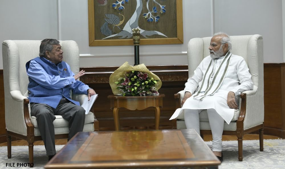 Shri Shashikant Ruia Ji was a colossal figure in the world of industry. His visionary leadership and unwavering commitment to excellence transformed the business landscape of India. He also set high benchmarks for innovation and growth. He was always full of ideas, always