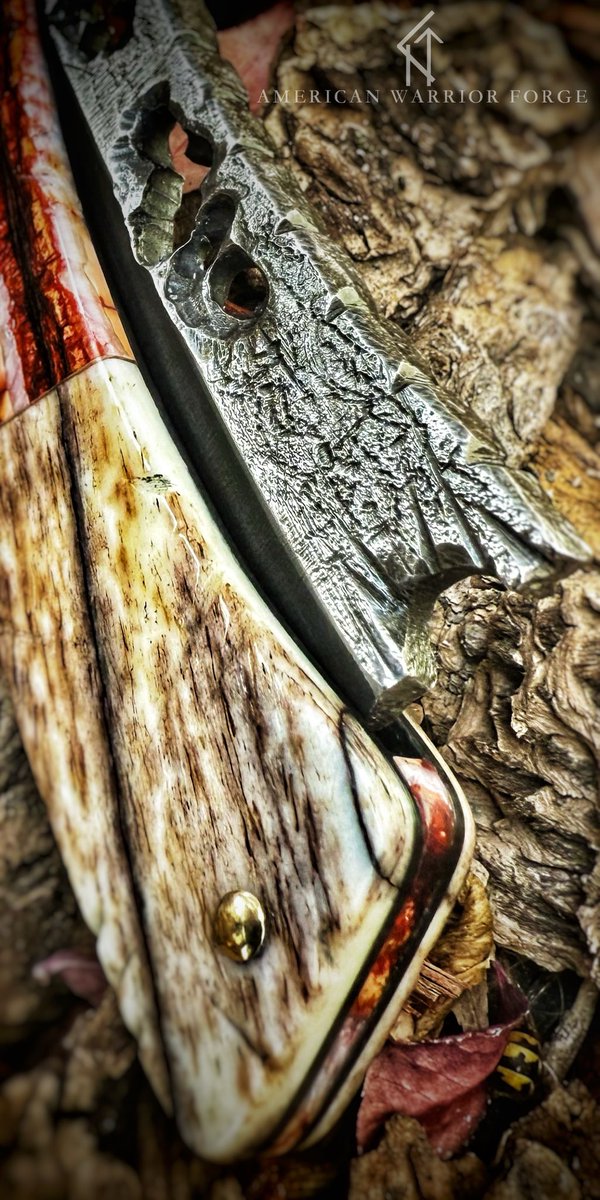 AWforge's tweet photo. Some beauty shots of the horror themed razor. #americanwarriorforge #bladesmith #knifemaker #razor #straightrazor #cutthroat #sweenytodd #horror #horrortheme #scary #handmade #custom #unique #customorder #idaho #usa https://t.co/aPcrtwmSz6