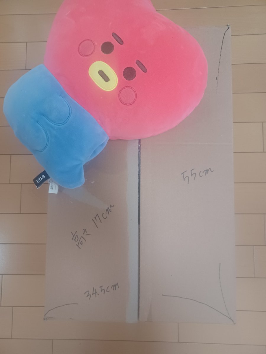 jin3fan's tweet photo. #MERCHBOX17 の
テテのカバン👜が私のところにも届いた~
マンションの入り口でヤマトさんが
ピンポンしてくれたから
玄関で扉開けて待ってたよ☺️
楽しみにされてたんですね😃
って手渡してくれた🎵
外箱もカバン👜も大き~い
(ダンボールは56× 34.5×17センチ)
トレカはあとグク1つでコンプ!! https://t.co/X5U8JsT9Fm