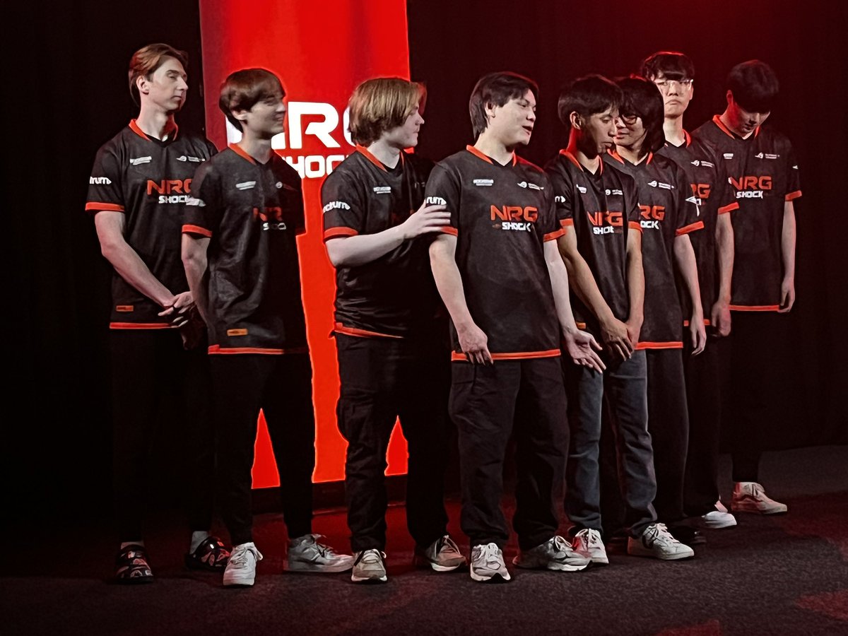 TechneTaylor's tweet photo. another LAN down :) so much fun seeing all my friends, but it might be the one I’m most proud of myself for as a SMM.
love this roster so much. from SOG to Shock, they’ve been so much fun to work with. a great group of players and people. 🧡🖤 https://t.co/oUcUojeHs9