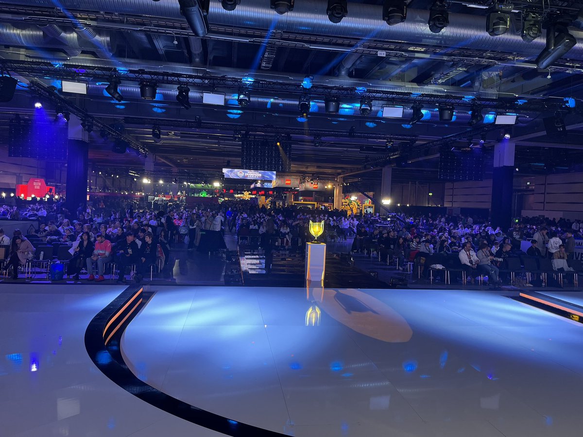 TechneTaylor's tweet photo. another LAN down :) so much fun seeing all my friends, but it might be the one I’m most proud of myself for as a SMM.
love this roster so much. from SOG to Shock, they’ve been so much fun to work with. a great group of players and people. 🧡🖤 https://t.co/oUcUojeHs9