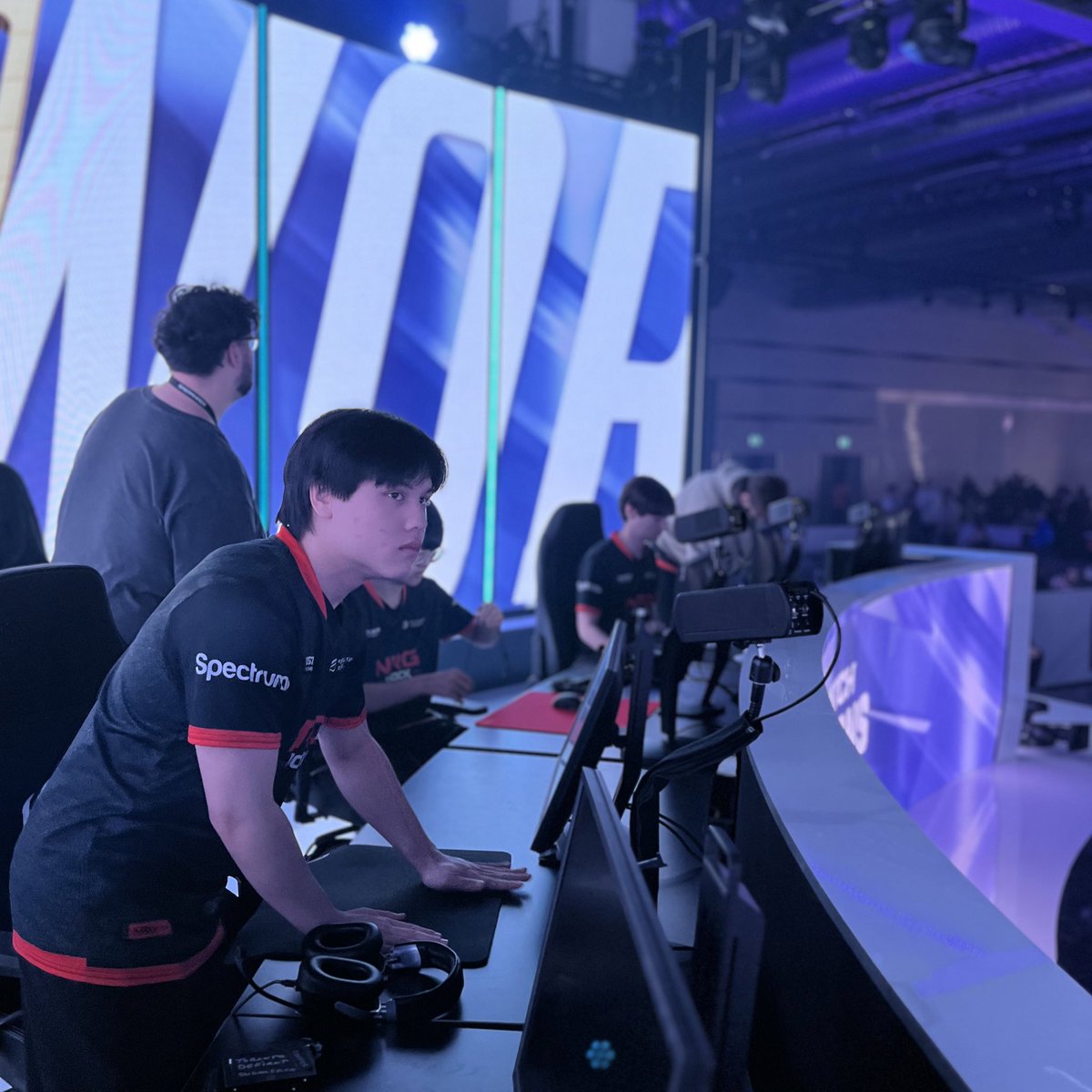 TechneTaylor's tweet photo. another LAN down :) so much fun seeing all my friends, but it might be the one I’m most proud of myself for as a SMM.
love this roster so much. from SOG to Shock, they’ve been so much fun to work with. a great group of players and people. 🧡🖤 https://t.co/oUcUojeHs9