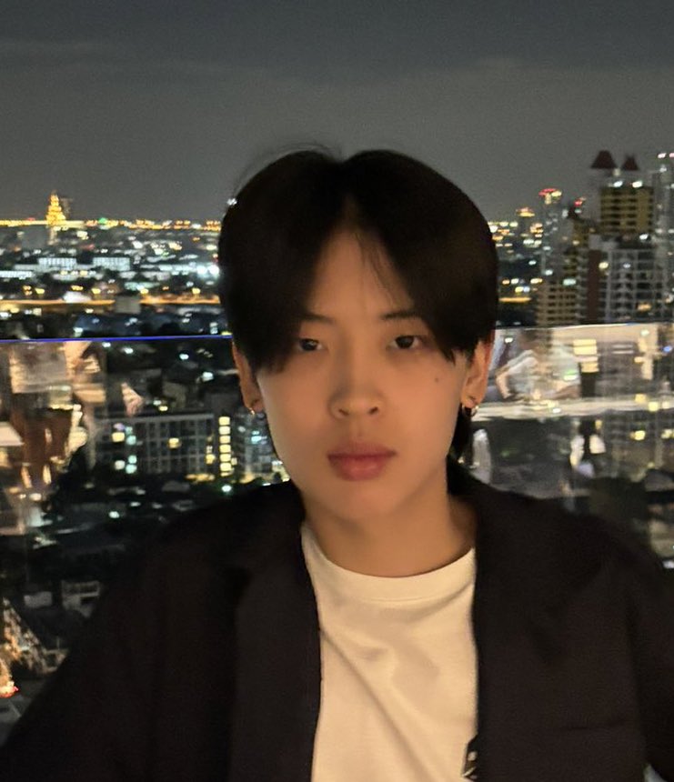 nearbyalmondly's tweet photo. 14จริงมั้ยอะ ทำไมหล่อขนาดนี้ 😭 https://t.co/nKWmTzpCpa