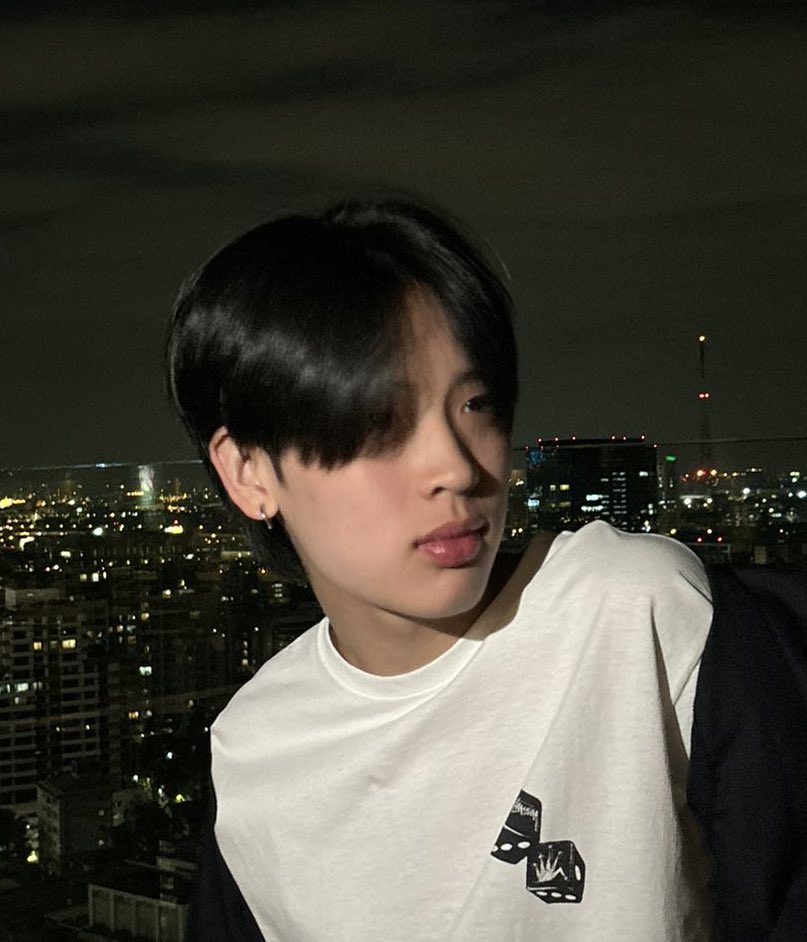 nearbyalmondly's tweet photo. 14จริงมั้ยอะ ทำไมหล่อขนาดนี้ 😭 https://t.co/nKWmTzpCpa