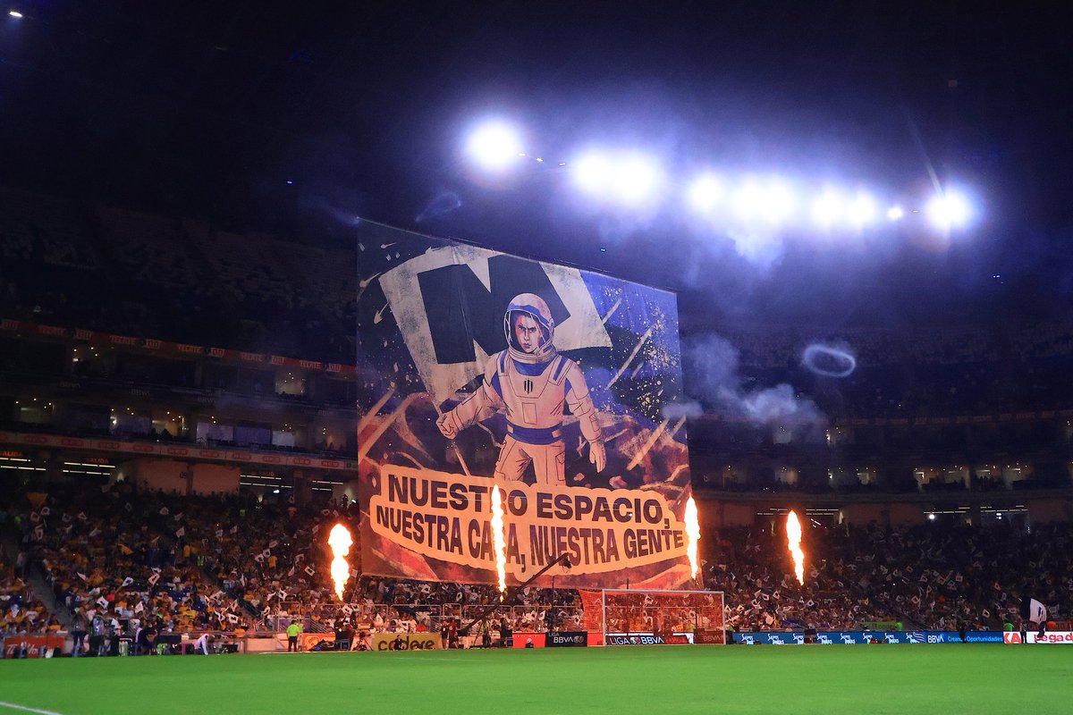 mundopelotanet's tweet photo. 👥🏟 La afición del fútbol femenino mexicano nunca falla.

50.008 personas llenaron el estadio Gigante de Acero de Monterrey para la final de la #LigaMXFemenil entre Rayadas y Tigres UANL.

La atmósfera es DESCOMUNAL. 😍🇲🇽 https://t.co/E5b7mZz8bD