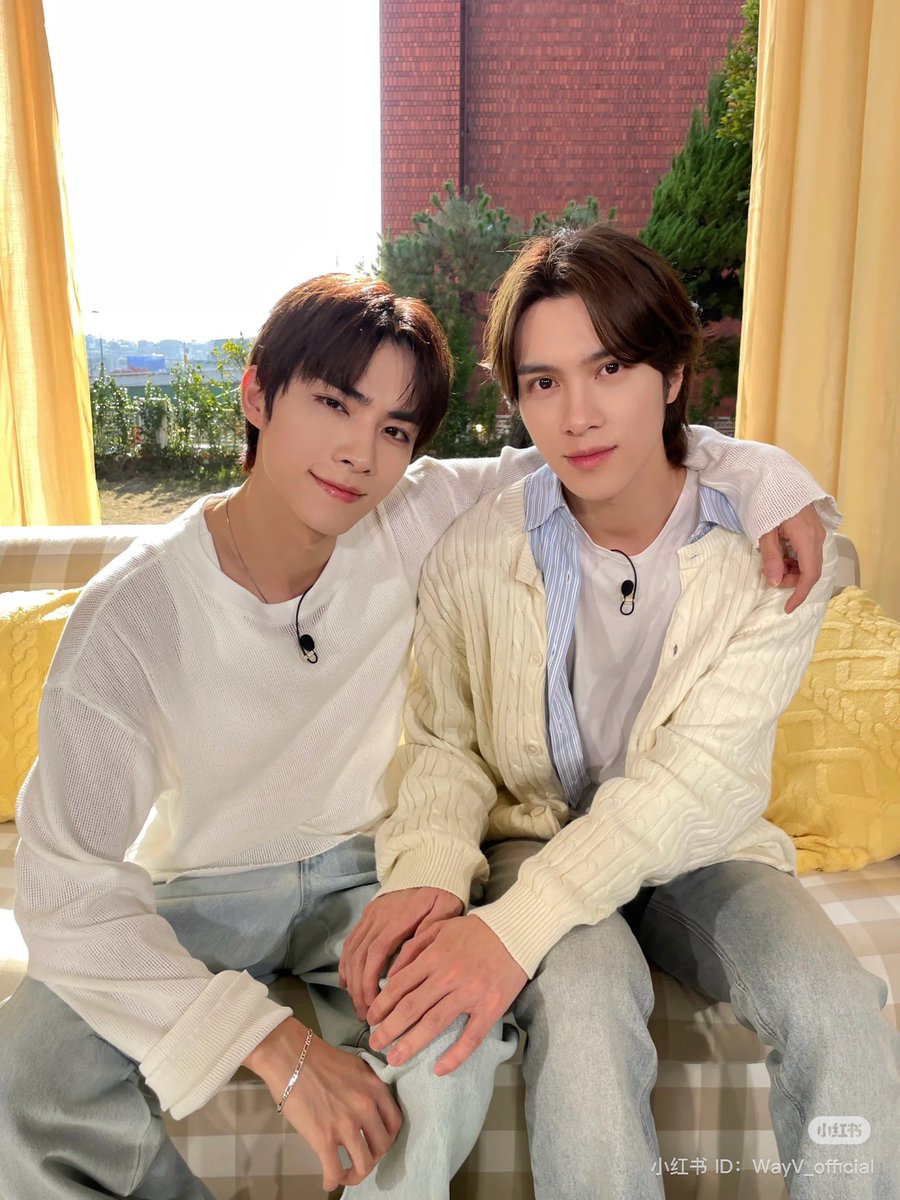 SM_NCT's tweet photo. [OFFICIAL/TRANS] 241122 #WayV's Xiaohongshu update with #XIAOJUN &amp; #HENDERY

"Heart-to-heart talk type
#AHundredWaysToFeelTheFrequency #HeartWarming #WarmSunInWinter #FriendlyTalk #ToBeHonest #BrosPhotoPose"

Translated by @poteato3 - SM_NCT
https://t.co/l1vdObRiy3 https://t.co/KEDrgoAjdD