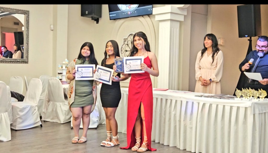 SHSVBBooster's tweet photo. Some of our Volleyball Athletes from Freshman, JV &amp; Varsity teams who were recognized this past weekend at our FIRST ANNUAL ATHLETICS BANQUET.  Thank you to Coach Arzola &amp; Coach Gomez and all the Athletes &amp; parents who came out Saturday!!! https://t.co/svkk1k5fk8