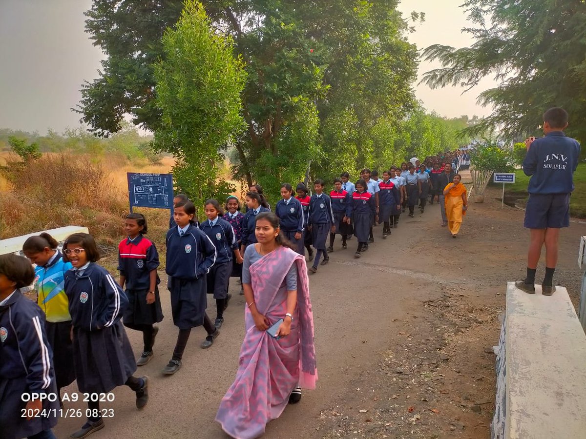 SolapurJnv's tweet photo. Observance of 75th Constitution Day at PM SHRI School JNV Solapur on 26th November, 2024
@EduMinOfIndia @NVS_HQ @nvsropune
#ConstitutionDay
#ConstitutionAt75
#Humar https://t.co/0oUL9QGhFq