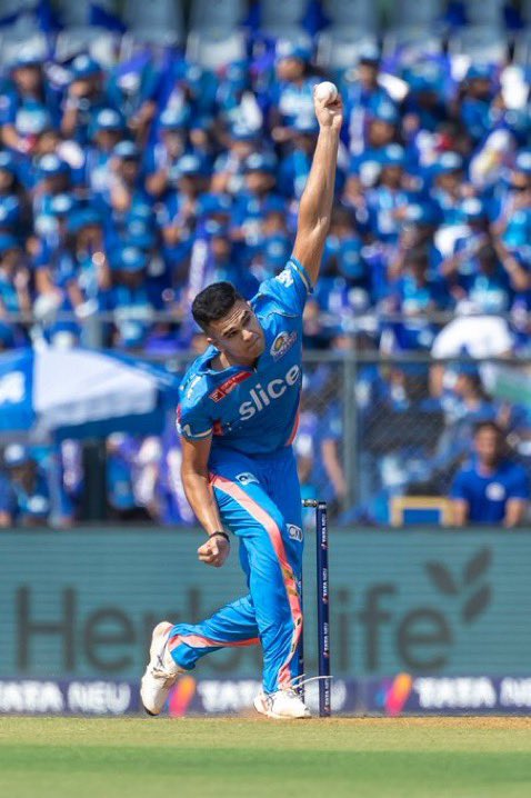 vayu5174's tweet image. ‘Arjun Tendulkar’ Got unsold.
Mumbai Indians and #RCBAuction both are not showing intrest on base price.
While base price is 30L only.
