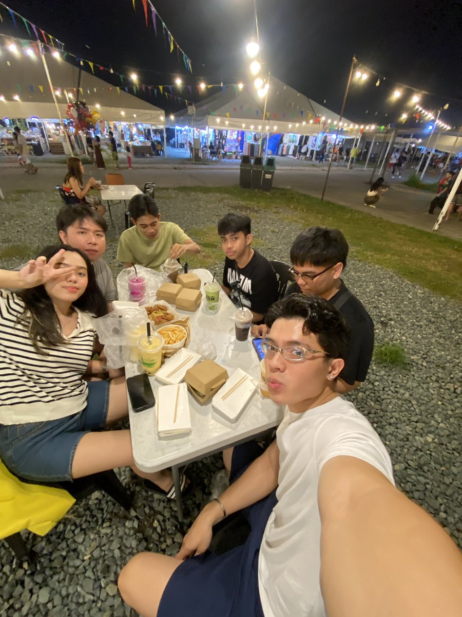 HelloItsKandrea's tweet photo. 🤍🩵 https://t.co/SxFYk0ycIV