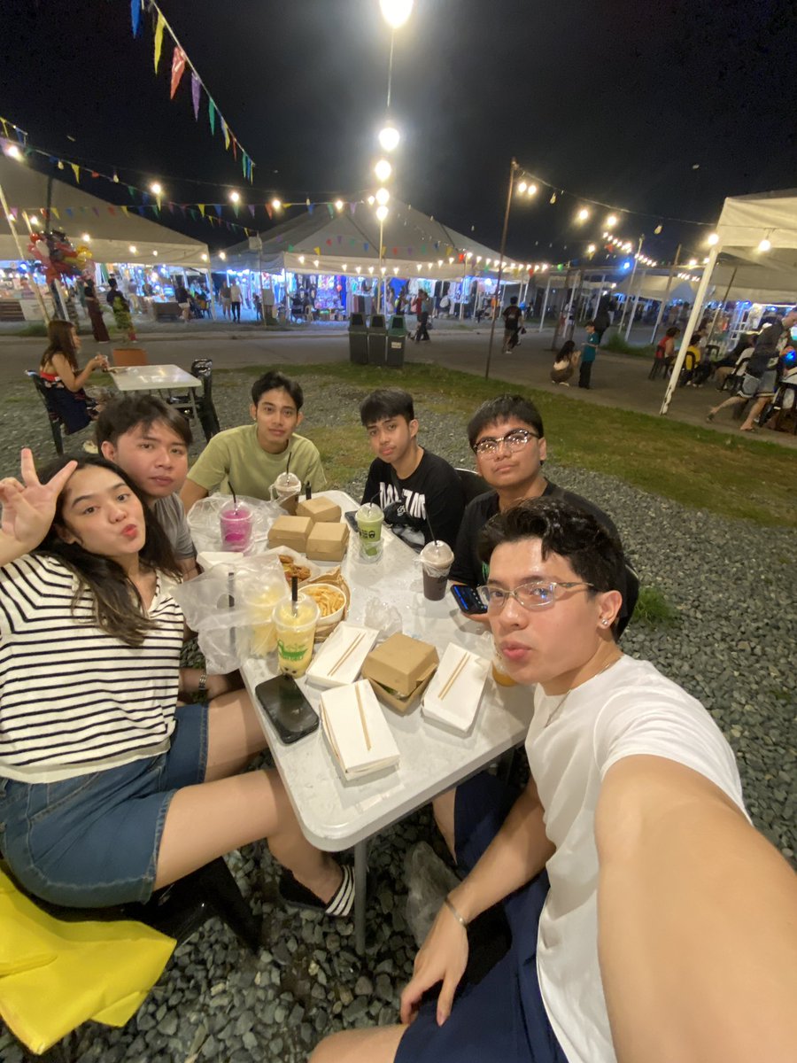 HelloItsKandrea's tweet photo. 🤍🩵 https://t.co/SxFYk0ycIV