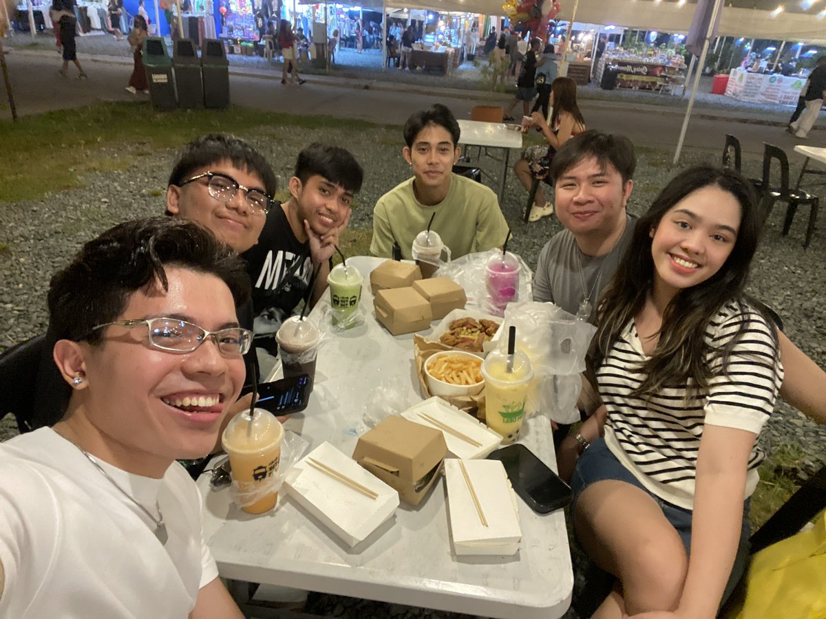 HelloItsKandrea's tweet photo. 🤍🩵 https://t.co/SxFYk0ycIV