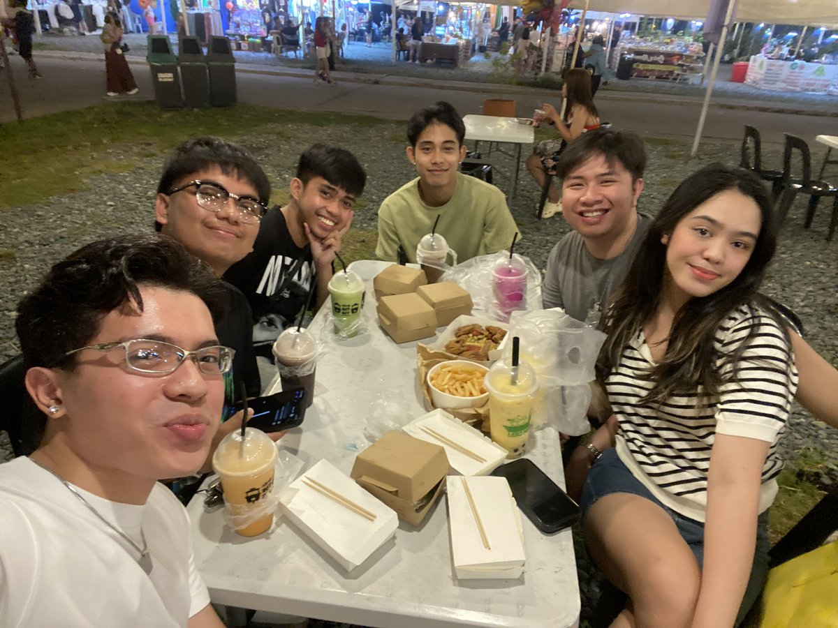 HelloItsKandrea's tweet photo. 🤍🩵 https://t.co/SxFYk0ycIV