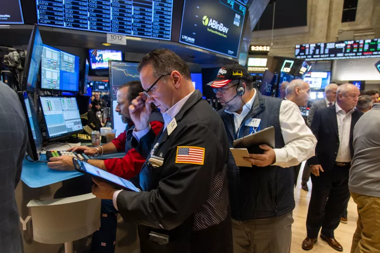 📈 Stock Markets Surge as Bitcoin Nears $100K!🚀 Investors are buzzing with excitement as major indices rally, led by MicroStrategy's explosive gains!💰Will this momentum continue, or is a market correction on the horizon? Stay tuned for the latest updates! #StockMarket #Bitcoin