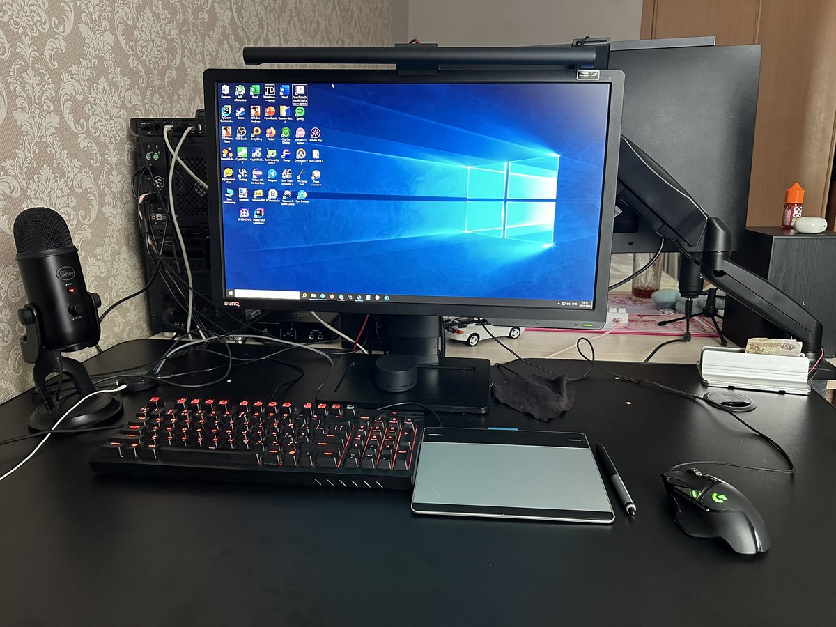 built a time capsule, welcome back in 2016