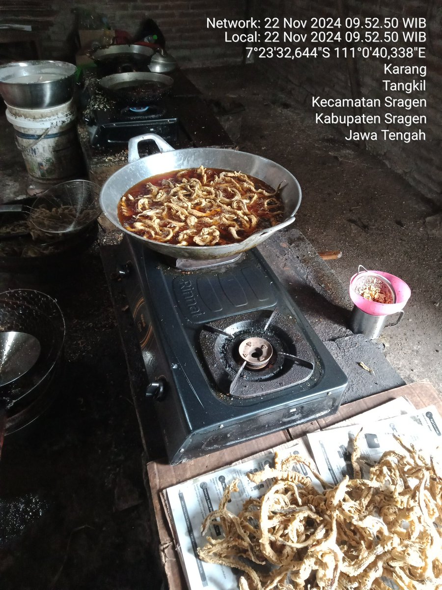 LutfiyahSp's tweet photo. Jum'at, 22/11/2024, Lutfiyah luhkan sragen, Rina Salbiah Ds. Tangkil Kec. Sragen produksi keripik belut sebanyak 8kg harga 140rb, dijual dalam bentuk kemasan 50gr, 100gr, 200gr ke toko lokal wil. Sragen
#giatluhkansatminkaltegal
#sragen
#luhlapor https://t.co/VQGgqKGNMG