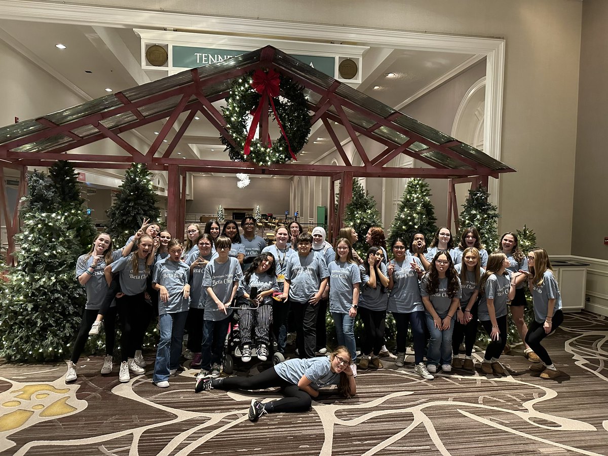 jonesscienceCHM's tweet image. So proud of these Betas at TN State Convention this week! Their hard work paid off. 💗 @chmscougars