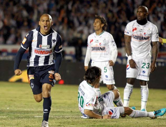 jera_suarez's tweet photo. Con el dorsal 26; anotando el gol del triunfo; en casa; el tercero de la noche...

(Históricos) Paralelismos cinematográficos https://t.co/Iezotl7ney