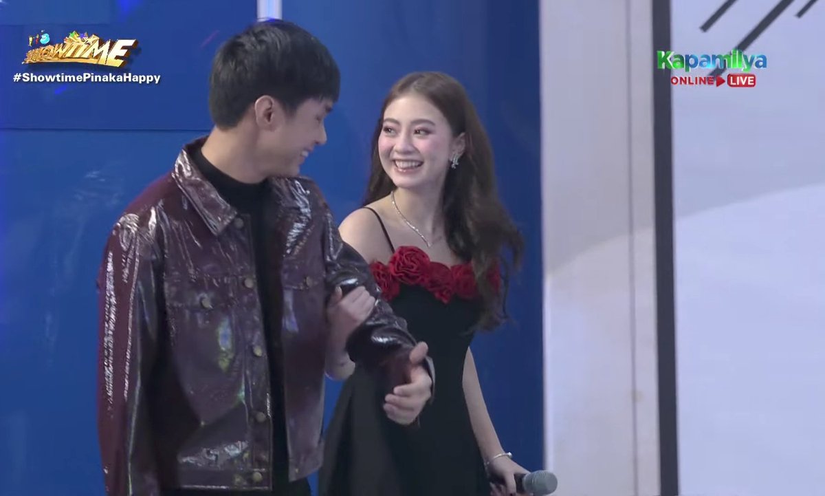 Andito na ang #JMFyang, 
 JM Ibarra and Fyang Smith, 

#ShowtimePinakaHappy 
JMFYANG SHOWTIME UNLEASHED