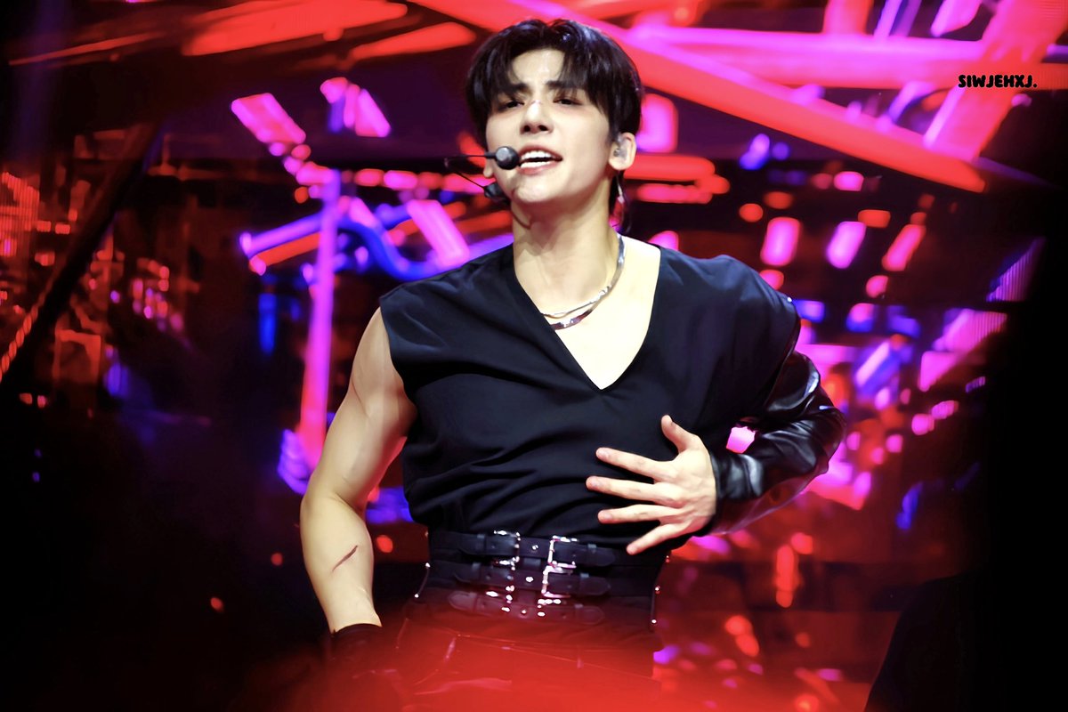 siwjehxj's tweet photo. 241125  

Shoot Out🔥🔥

#StarlightBoys #스타라이트보이즈  #星光闪耀的少年  #양동화 
  #YANGDONGHWA #梁彤华 https://t.co/m9JVJ697OO