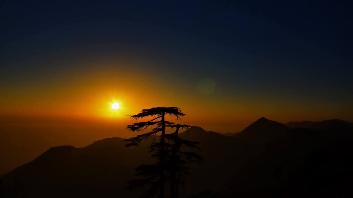 amitgupta75's tweet photo. Sunset and Winterline viewed from Radha Bhawan Estate, Mussoorie.
#Sunset #Winterline #Musoorie https://t.co/ObfKrzOqqT