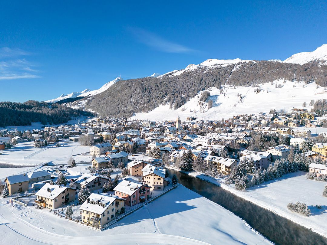 visitgraubunden's tweet photo. Bird's eye view over Celerina covered in snow!
๐ธ: @celerina7505
#celerina #graubunden #visitgraubunden #swisstravel #adventuretravel #Switzerland #swissalps #luxurytravel #winter https://t.co/Mw0saL6vn5
