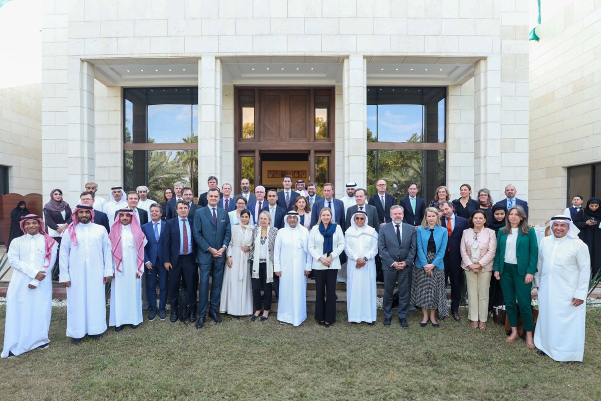jasemalbudaiwi's tweet photo. Honored to host at the @GCCSG headquarters the EU Political and Security Committee #PSC, chaired by Ambassador Delphine Pronk @FienBZ, alongside EU Special Representative for the Gulf, @luigidimaio. This meeting builds upon the successful #GCC #EU summit in October, further strengthening our deep-rooted strategic relations. @eu_eeas