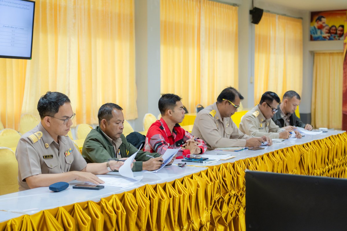 Peasaoyala2's tweet photo. 26 พ.ย.67 นายลิขิต ศรีวรมย์ ผอ.สพป.ยะลา เขต 2 เป็นประธานการประชุมประธานศูนย์เครือข่ายพัฒนาคุณภาพการศึกษาเพื่อชี��แจงการสอบ O-NET ปีการศึกษา 2567 ครั้งที่ 1/2567 ณ ห้องประชุมอดินันท์ ปากบารา สพป.ยะลา เขต 2 

#Yala2 #ยะลาเขต2 #ยะลา2 https://t.co/UWH6AgcQwM