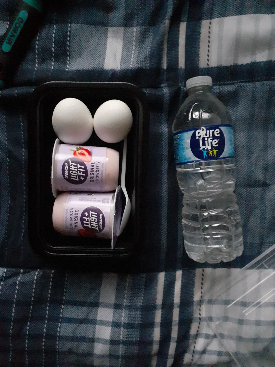 Dietcokenrum's tweet photo. Nowadays, my meals are more snack like and I graze on safe foods, I tend to rotate with the same foods, calorie counting is easier now and I try to maintain under 800cals a day
Its comforting fo know I'm doing well for myself nonetheless https://t.co/vEXya1M8L9