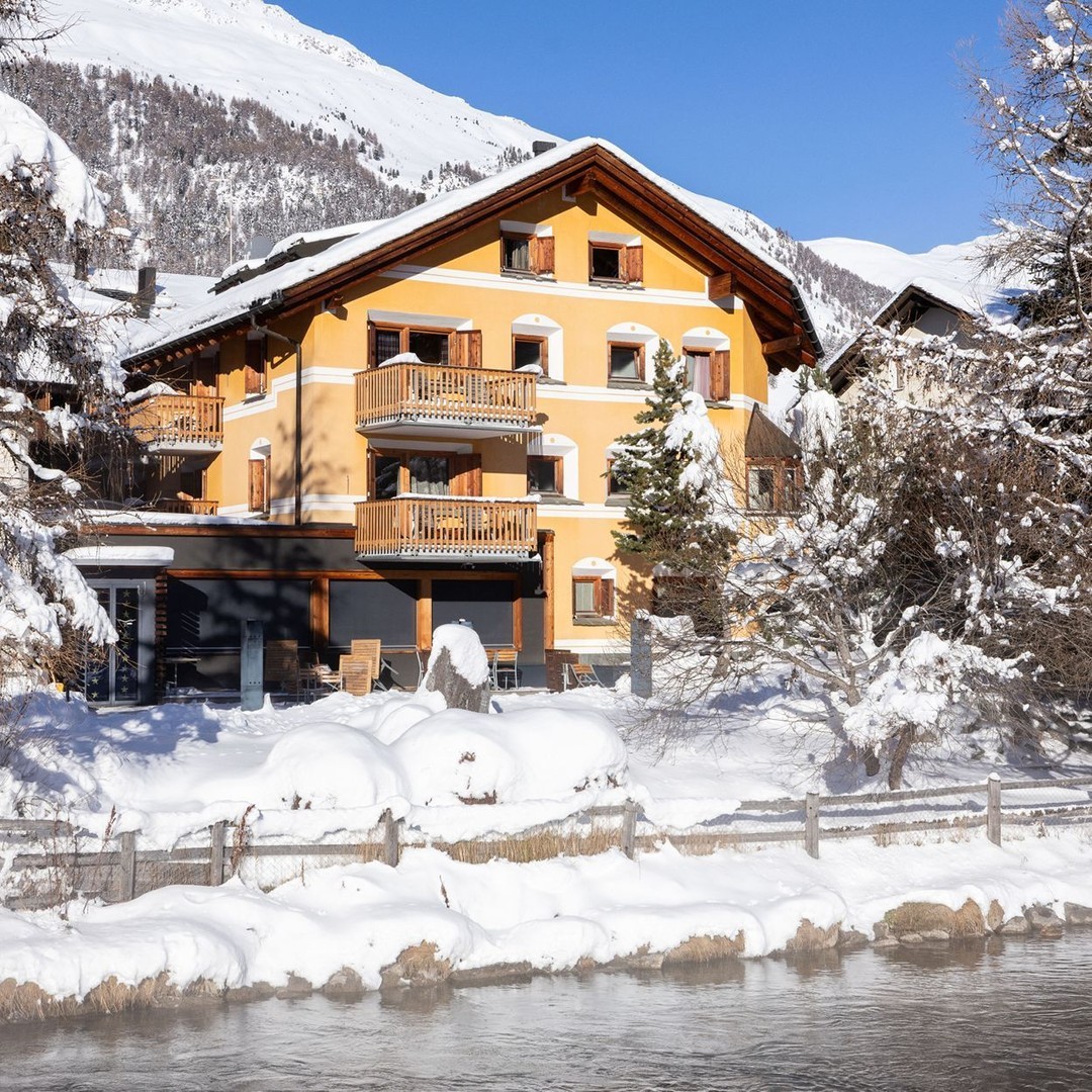 visitgraubunden's tweet photo. Hotel Chesa Rosatsch in Celerina is your gateway to cozy rooms, delectable cuisine, and the wonders of the Engadin. The best part? Hiking trails, cross-country ski runs, and cable cars are only steps away from the hotel.
#celerina #graubunden #hotelchesarosatsch #visitgraubunden https://t.co/qyb8jUOA5d