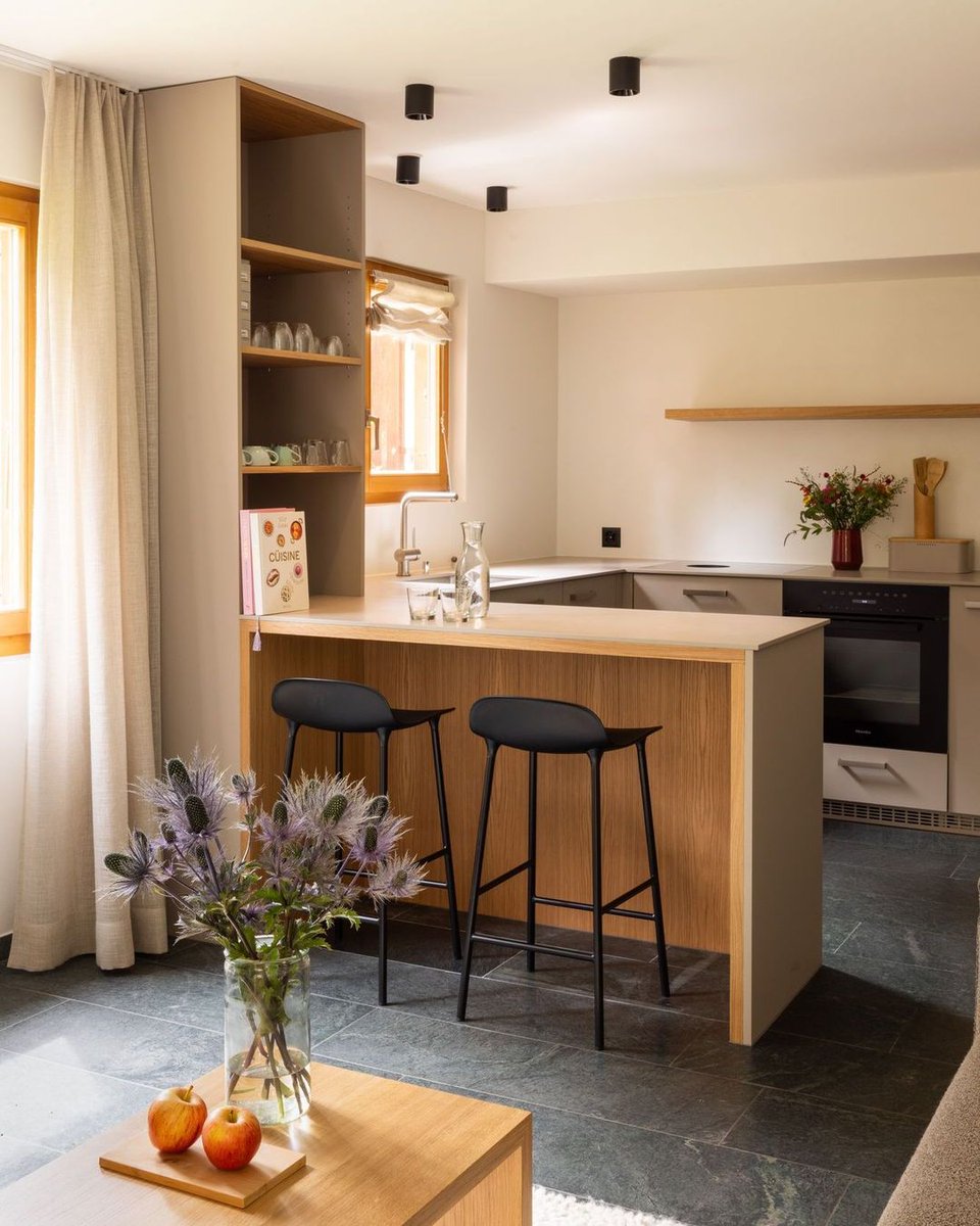 visitgraubunden's tweet photo. Hotel Chesa Rosatsch in Celerina is your gateway to cozy rooms, delectable cuisine, and the wonders of the Engadin. The best part? Hiking trails, cross-country ski runs, and cable cars are only steps away from the hotel.
#celerina #graubunden #hotelchesarosatsch #visitgraubunden https://t.co/qyb8jUOA5d