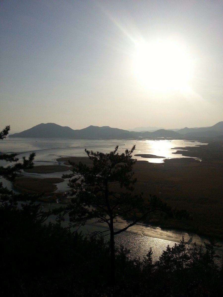 이디야 팔당점 앞에 여성분 너무 맘에들엇다. 슬랜더한 상체와 잘록한 허리..몸에 비해 빵빵한 힙..잠시나마 눈으로 행복했습니다. 감사합니다.
#종변 #팔당 #남양주 #이디야