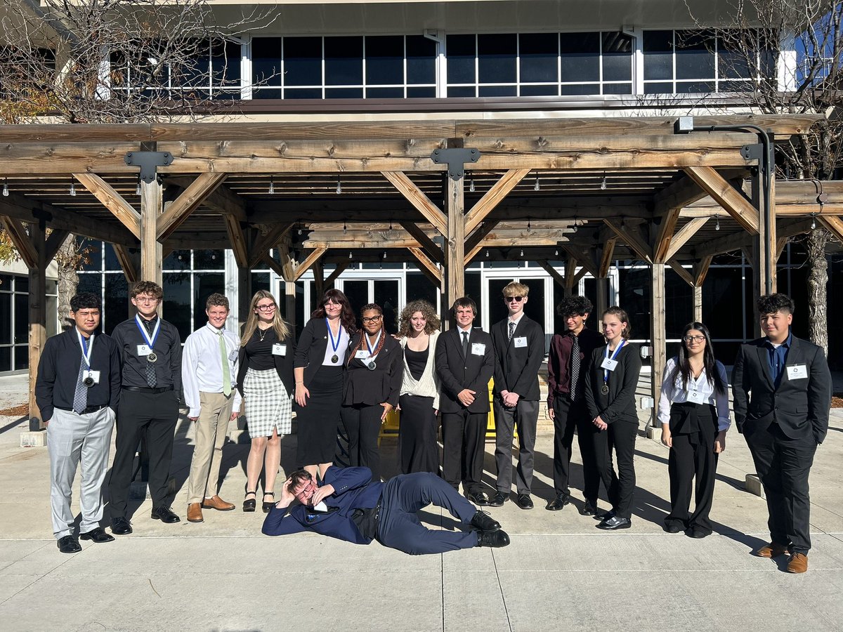 FHSDECA24's tweet image. All of our members are new to DECA! Here’s a picture of our members at their first Districts! #decamonth