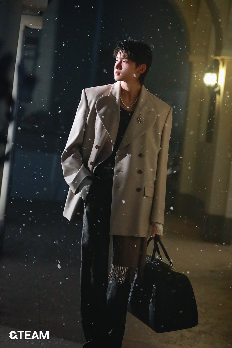andTEAMofficial's tweet photo. &amp;TEAM 2nd ALBUM『雪明かり (Yukiakari)』Jacket Shoot Behind Photo

#andTEAM
#雪明かり_Yukiakari
#JO https://t.co/tMRftoCrRf