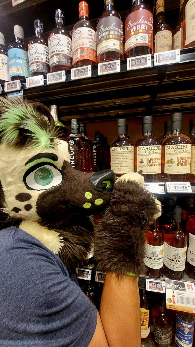 Xc_Yeen's tweet photo. Whiskey... says "werewolf boyfriend blend," wonder what that means? https://t.co/lZC3vufTlV