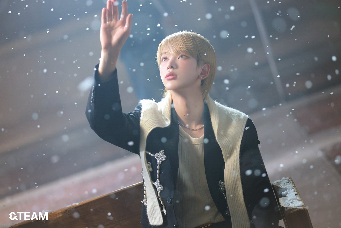 &TEAM 2nd ALBUM『雪明かり (Yukiakari)』Jacket Shoot Behind Photo