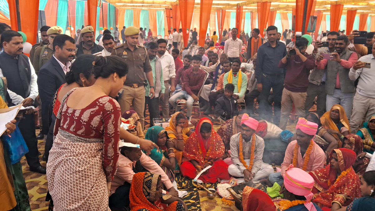 CDOraebareli (@cdoraebareli) on Twitter photo दिनांक 25.11.2024 को ’’ITI’’ परिषर में समाज कल्याण विभाग द्वारा आयोजित ’’मुख्यमंत्री सामूहिक विवाह कार्यक्रम’’ में मुख्य अतिथि मा0 विधायिका सदर व जिलाधिकारी महोदया के साथ वर-वधू का आर्शीवाद दिया गया। <a href="/UPGovt/">Government of UP</a> <a href="/InfoDeptUP/">Information and Public Relations Department, UP</a> <a href="/UpRuralDev/">U.P. Rural Development Dep</a> <a href="/MoRD_GoI/">Ministry of Rural Development, Government of India</a> दिनांक 25.11.2024 को ’’ITI’’ परिषर में समाज कल्याण विभाग द्वारा आयोजित ’’मुख्यमंत्री सामूहिक विवाह कार्यक्रम’’ में मुख्य अतिथि मा0 विधायिका सदर व जिलाधिकारी महोदया के साथ वर-वधू का आर्शीवाद दिया गया। <a href="/UPGovt/">Government of UP</a> <a href="/InfoDeptUP/">Information and Public Relations Department, UP</a> <a href="/UpRuralDev/">U.P. Rural Development Dep</a> <a href="/MoRD_GoI/">Ministry of Rural Development, Government of India</a>