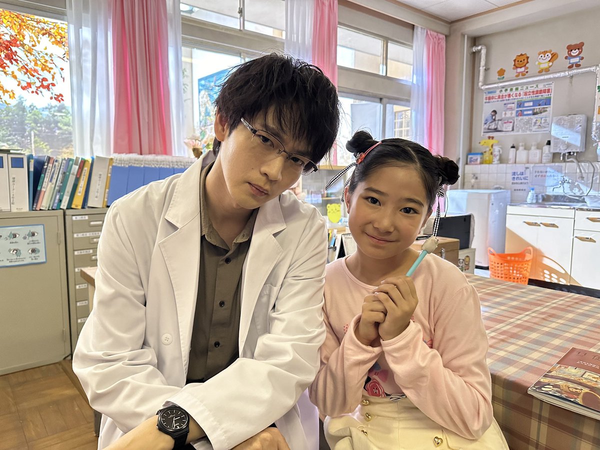 houkagokartentv's tweet image. 🥼#放課後カルテ 🏫

マッキーとれいか📸
なんだか似てるところがある2人💡
お互いに成長した回なのでは
ないでしょうか！

第7話ご覧ください✨

TVer🎬bit.ly/houkagokartent…
Hulu❇️bit.ly/houkagokartent…

#松下洸平
#畠中一花

📢【第8話】12月7日(土)よる9時
⚠️11/30の放送はお休みです