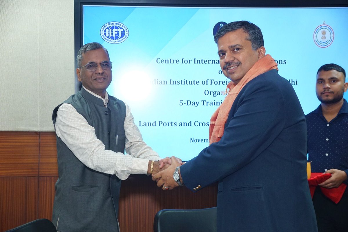 IIFCLProjects's tweet image. Mr. Palash Srivastava, CEO, IPL, presided as Chief Guest at the ITEC-LPAI training programme by MEA &amp;amp; IIFT on Nov 18, 2024 in Delhi. Addressing delegates from South Asia &amp;amp; Africa, he highlighted upgrading land trade infrastructure and using tech for seamless logistics #indiatrade