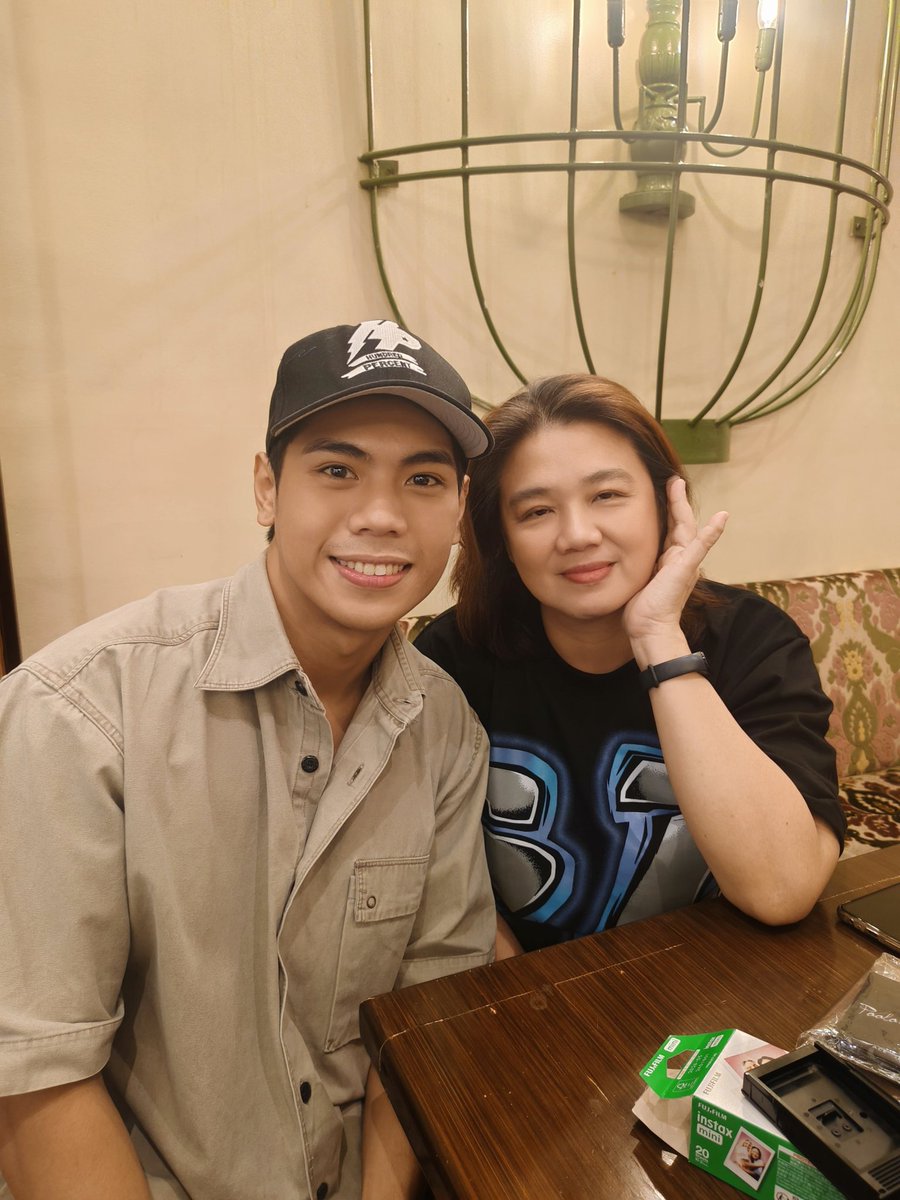 TitaLynet's tweet photo. Happy birthday Jok, enjoyed your post bday celeb til next time and thanks to your Mom too! 🎂🎉🥂

Congrats to @DeckOfJokerOFC 👏

JOKER ZONE ACTIVATED
@1stoneOfficial #1stOne 
#1stOne_JOKER #GameOnJokerZone https://t.co/X3prcOAOxo